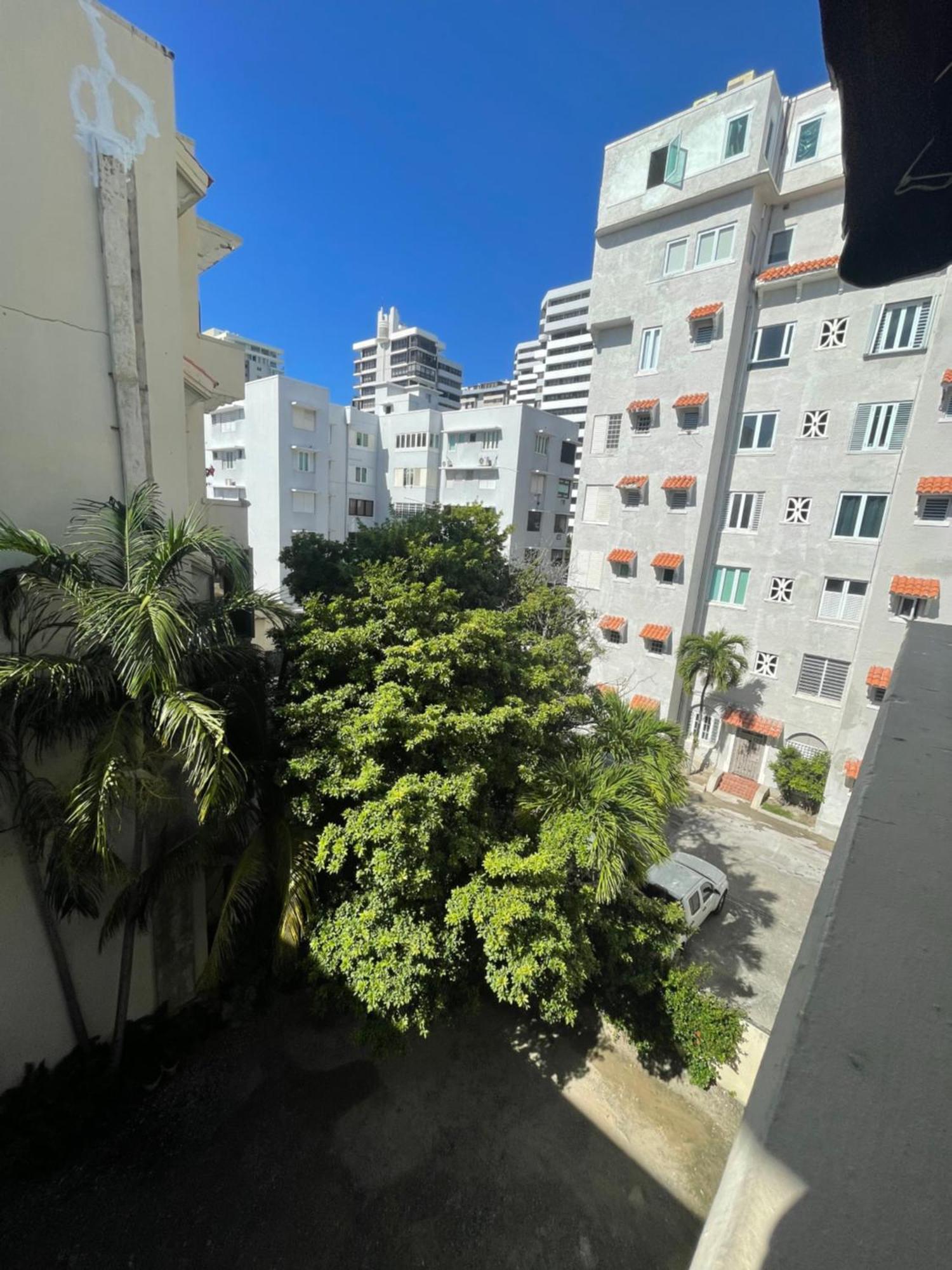 Fresh Tropical Colonial Style Walk-Up- Rooftop Terrace- Beach View 산후안 외부 사진