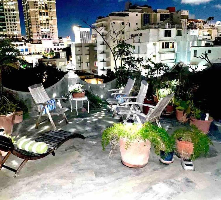 Fresh Tropical Colonial Style Walk-Up- Rooftop Terrace- Beach View 산후안 외부 사진